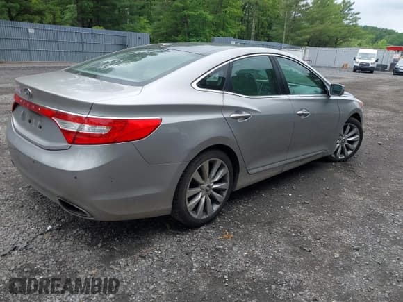 ✅ 2013 Hyundai Azera • VIN: KMHFH4JG7DA229860 • Лот: 42391312. Опубликован ранее на IAAI с пробегом 151 503 миль. Бесплатный доступ к архиву аукционных продаж из США и подробный отчёт об истории автомобиля на DreamBid. Изображение 4.