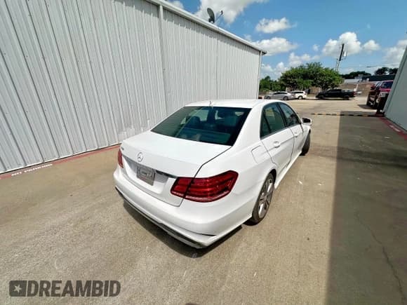 ✅ 2014 Mercedes-Benz E 350 Sport • VIN: WDDHF5KBXEB049771 • Lot: 62614585. Listed on Copart with 187,532 mi. Free auction sales archive from the USA and detailed vehicle history report at DreamBid. Image 4.