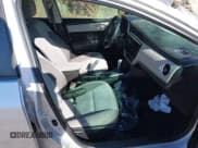 ✅ 2019 Toyota Corolla LE • VIN: 5YFBURHE8KP937351 • Lot: 43503301. Wystawiony na IAAI z przebiegiem 122 781 mil. Bezpłatny archiwum sprzedaży aukcyjnych z USA i szczegółowy raport historii pojazdu na DreamBid. Zdjęcie 5.