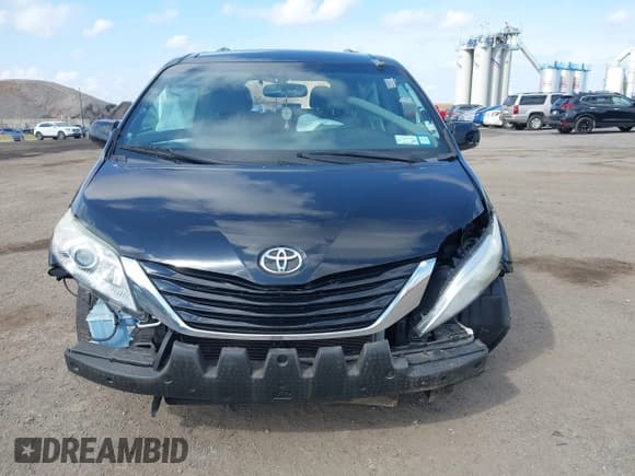 ✅ 2016 Toyota Sienna LE AAS • VIN: 5TDKK3DC8GS739715 • Lot: 42015201. Listed on IAAI with 68,417 mi. Free auction sales archive from the USA and detailed vehicle history report at DreamBid. Image 12.