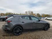 ✅ 2024 Mazda 3 S Select Sport • VIN: JM1BPAKM7R1712605 • Лот: 91647885. Опубликован ранее на Copart с пробегом 41 288 миль. Бесплатный доступ к архиву аукционных продаж из США и подробный отчёт об истории автомобиля на DreamBid. Изображение 3.