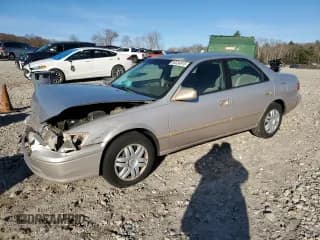 ✅ 2000 Toyota Camry LE • VIN: 4T1BG22K8YU641931 • Lot: 93234915. Wystawiony na Copart z przebiegiem 74 485 mil. Bezpłatny archiwum sprzedaży aukcyjnych z USA i szczegółowy raport historii pojazdu na DreamBid. Zdjęcie 1.