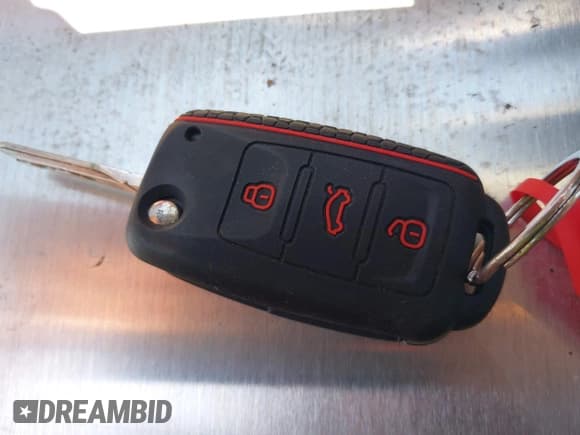 ✅ 2014 Volkswagen Beetle 2.5L • VIN: 3VWHX7AT8EM607412 • Lot: 42498009. Wystawiony na IAAI z przebiegiem 151 020 mil. Bezpłatny archiwum sprzedaży aukcyjnych z USA i szczegółowy raport historii pojazdu na DreamBid. Zdjęcie 11.