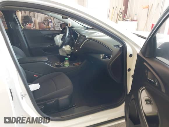 2017 Chevrolet Malibu LS с VIN 1G1ZC5ST1HF266129, выставлен на аукционе IAAI как лот 42416027 с пробегом 108 020 миль миль и . История ставок и продаж доступна на DreamBid. Изображение 5.