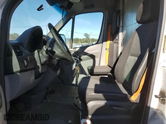 ✅ 2011 Mercedes-Benz Sprinter Cargo • VIN: WD3PE8CB1B5587496 • Lot: 75341714. Wystawiony na Copart z przebiegiem Nie podano. Bezpłatny archiwum sprzedaży aukcyjnych z USA i szczegółowy raport historii pojazdu na DreamBid. Zdjęcie 7.