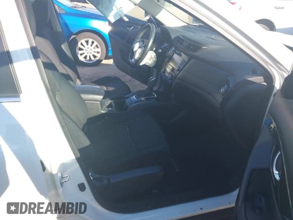 ✅ 2017 Nissan Rogue SV • VIN: 5N1AT2MV8HC780753 • Lot: 43519287. Listed on IAAI with 86,535 mi. Free auction sales archive from the USA and detailed vehicle history report at DreamBid. Image 5.