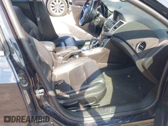 ✅ 2015 Chevrolet Cruze LT • VIN: 1G1PE5SB6F7248693 • Lot: 43343845. Wystawiony na IAAI z przebiegiem 161 384 mil. Bezpłatny archiwum sprzedaży aukcyjnych z USA i szczegółowy raport historii pojazdu na DreamBid. Zdjęcie 5.