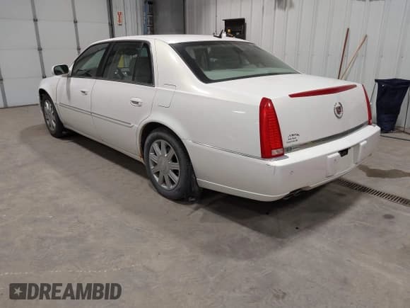 ✅ 2006 Cadillac DTS 1SB • VIN: 1G6KD57Y86U105332 • Lot: 43590864. Wystawiony na IAAI z przebiegiem 138 267 mil. Bezpłatny archiwum sprzedaży aukcyjnych z USA i szczegółowy raport historii pojazdu na DreamBid. Zdjęcie 3.