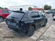 ✅ 2021 Volkswagen Tiguan SE • VIN: 3VV2B7AXXMM058256 • Lot: 43250700. Wystawiony na IAAI z przebiegiem 33 409 mil. Bezpłatny archiwum sprzedaży aukcyjnych z USA i szczegółowy raport historii pojazdu na DreamBid. Zdjęcie 6.
