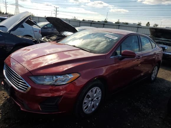 ✅ 2019 Ford Fusion S • VIN: 3FA6P0G79KR163876 • Lot: 82457385. Wystawiony na Copart z przebiegiem 82 139 mil. Bezpłatny archiwum sprzedaży aukcyjnych z USA i szczegółowy raport historii pojazdu na DreamBid. Zdjęcie 1.