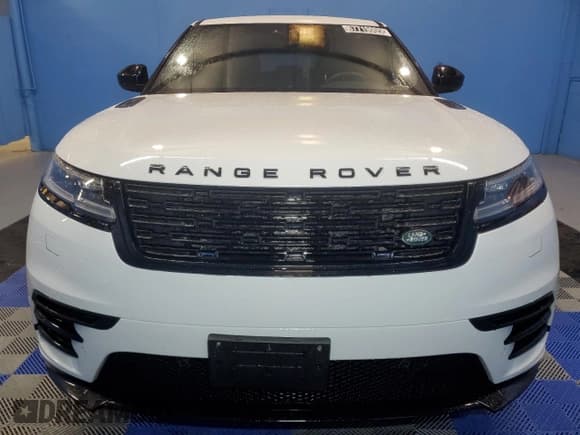 ✅ 2025 Land Rover Range Rover Velar Dynamic SE • VIN: SALYL2EX2SA810151 • Lot: 67719005. Listed on Copart with 14,527 mi. Free auction sales archive from the USA and detailed vehicle history report at DreamBid. Image 5.