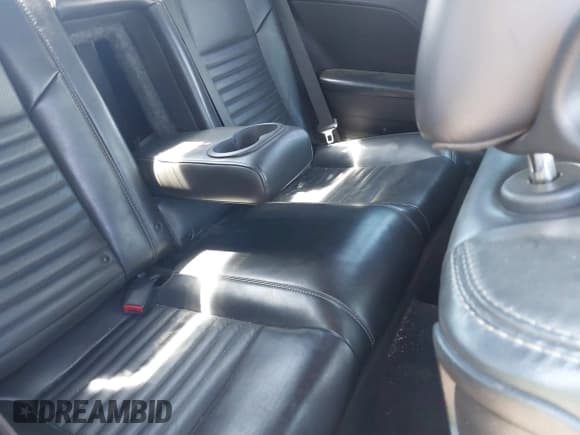 ✅ 2013 Dodge Challenger R/T Classic • VIN: 2C3CDYBT1DH670959 • Lot: 43122426. Wystawiony na IAAI z przebiegiem 132 507 mil. Bezpłatny archiwum sprzedaży aukcyjnych z USA i szczegółowy raport historii pojazdu na DreamBid. Zdjęcie 8.