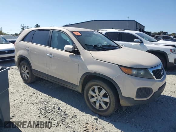 ✅ 2011 Kia Sorento LX • VIN: 5XYKT3A1XBG099450 • Lot: 89590605. Listed on Copart with 189,935 mi. Free auction sales archive from the USA and detailed vehicle history report at DreamBid. Image 4.