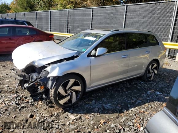 ✅ 2015 Volkswagen Golf S • VIN: 3VWFA7AU2FM508653 • Lot: 87378235. Wystawiony na Copart z przebiegiem 137 890 mil. Bezpłatny archiwum sprzedaży aukcyjnych z USA i szczegółowy raport historii pojazdu na DreamBid. Zdjęcie 1.