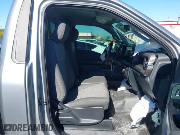 ✅ 2024 Ford F-150 XL • VIN: 1FTMF1L5XRKE99775 • Lot: 43570040. Wystawiony na IAAI z przebiegiem 7 288 mil. Bezpłatny archiwum sprzedaży aukcyjnych z USA i szczegółowy raport historii pojazdu na DreamBid. Zdjęcie 5.