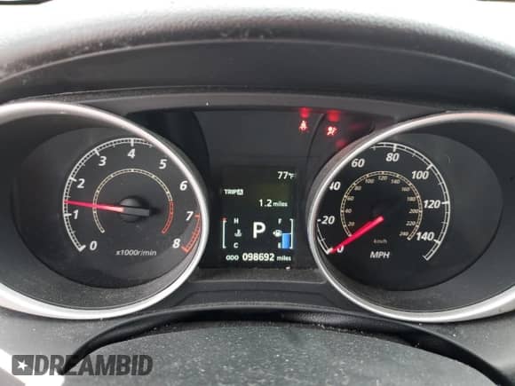 2015 Mitsubishi Outlander ES z VIN 4A4AP3AU7FE061451, wystawiony jako Copart lot #76810584 z przebiegiem 98 692 mil mil oraz Szkoda całkowita • Salvage title. Historia ofert i sprzedaży dostępna na DreamBid. Obrazek 9.