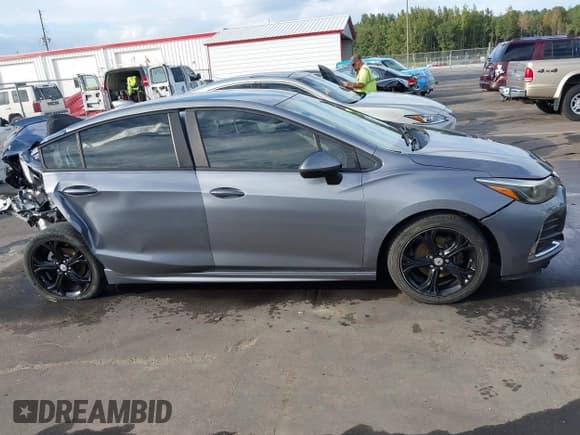✅ 2019 Chevrolet Cruze LT • VIN: 1G1BE5SMXK7110256 • Lot: 43357976. Listed on IAAI with 115,650 mi. Free auction sales archive from the USA and detailed vehicle history report at DreamBid. Image 14.