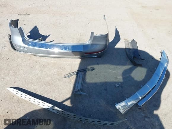 ✅ 2016 Mercedes-Benz GLE 350 • VIN: 4JGDA5HB3GA782795 • Lot: 43480452. Wystawiony na IAAI z przebiegiem 116 573 mil. Bezpłatny archiwum sprzedaży aukcyjnych z USA i szczegółowy raport historii pojazdu na DreamBid. Zdjęcie 12.