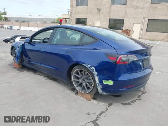 ✅ 2021 Tesla Model 3 Long Range • VIN: 5YJ3E1EB6MF878411 • Lot: 41986947. Wystawiony na IAAI z przebiegiem 71 978 mil. Bezpłatny archiwum sprzedaży aukcyjnych z USA i szczegółowy raport historii pojazdu na DreamBid. Zdjęcie 3.