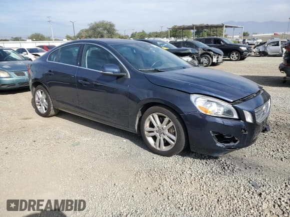 ✅ 2013 Volvo S60 T5 Premier • VIN: YV1612FS9D1217892 • Lot: 92730235. Wystawiony na Copart z przebiegiem 91 457 mil. Bezpłatny archiwum sprzedaży aukcyjnych z USA i szczegółowy raport historii pojazdu na DreamBid. Zdjęcie 4.
