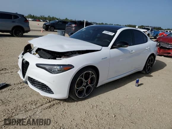 ✅ 2022 Alfa Romeo Giulia Veloce • VIN: ZARFAMBN4N7663809 • Lot: 64986113. Listed on Copart with 11,244 mi. Free auction sales archive from the USA and detailed vehicle history report at DreamBid. Image 1.