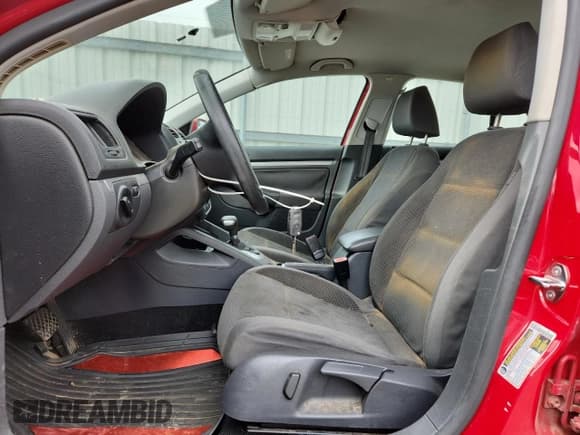 ✅ 2009 Volkswagen Jetta S • VIN: 3VWJM71K79M138918 • Лот: 90363575. Опубликован ранее на Copart с пробегом 141 009 миль. Бесплатный доступ к архиву аукционных продаж из США и подробный отчёт об истории автомобиля на DreamBid. Изображение 7.