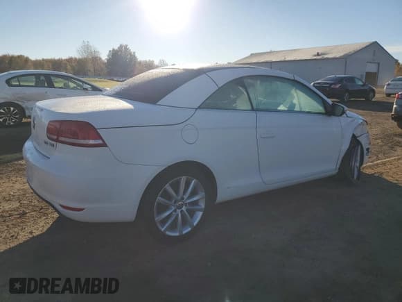 ✅ 2014 Volkswagen Eos Komfort • VIN: WVWBW8AH2EV000733 • Лот: 82770925. Опубликован ранее на Copart с пробегом 139 754 миль. Бесплатный доступ к архиву аукционных продаж из США и подробный отчёт об истории автомобиля на DreamBid. Изображение 3.