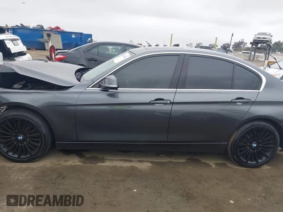 ✅ 2015 BMW 3 Series 328i • VIN: WBA3C1C57FP853235 • Lot: 42192678. Listed on IAAI with 133,665 mi. Free auction sales archive from the USA and detailed vehicle history report at DreamBid. Image 14.