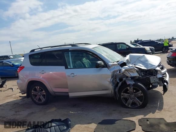 ✅ 2009 Toyota RAV4 Sport • VIN: JTMZK32VX9D001240 • Lot: 43485525. Listed on IAAI with 183,938 mi. Free auction sales archive from the USA and detailed vehicle history report at DreamBid. Image 13.