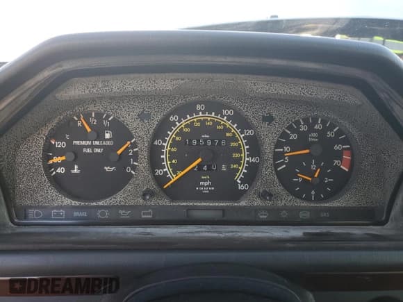 ✅ 1992 Mercedes-Benz 300 E • VIN: WDBEA30D3NB717445 • Лот: 88703365. Опубликован ранее на Copart с пробегом 195 976 миль. Бесплатный доступ к архиву аукционных продаж из США и подробный отчёт об истории автомобиля на DreamBid. Изображение 9.