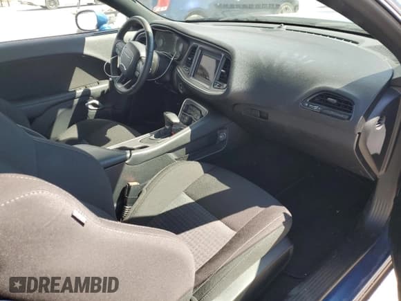 ✅ 2022 Dodge Challenger GT • VIN: 2C3CDZKG0NH182449 • Lot: 68214603. Wystawiony na Copart z przebiegiem 7 436 mil. Bezpłatny archiwum sprzedaży aukcyjnych z USA i szczegółowy raport historii pojazdu na DreamBid. Zdjęcie 8.