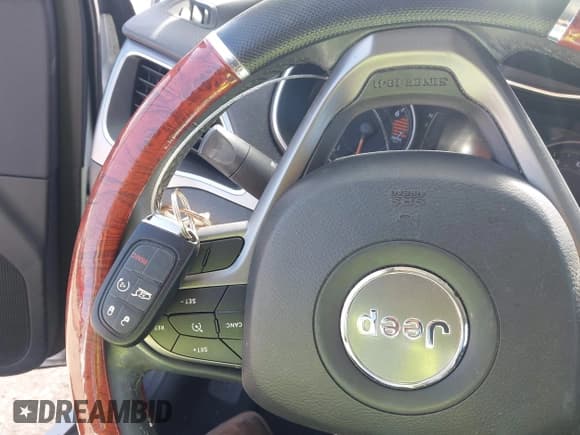 ✅ 2019 Jeep Cherokee Latitude Plus • VIN: 1C4PJLLBXKD411296 • Lot: 43756441. Listed on IAAI with 94,483 mi. Free auction sales archive from the USA and detailed vehicle history report at DreamBid. Image 11.