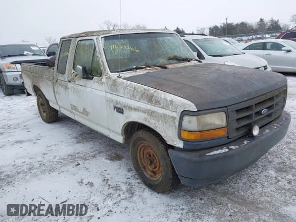 ✅ 1992 Ford F-150 S • VIN: 1FTEX15Y5NKB85499 • Lot: 41622266. Wystawiony na IAAI z przebiegiem Nie podano. Bezpłatny archiwum sprzedaży aukcyjnych z USA i szczegółowy raport historii pojazdu na DreamBid. Zdjęcie 1.