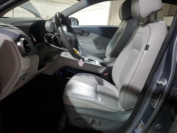 2019 Hyundai Kona Limited z VIN KM8K33AG2KU028984, wystawiony jako Copart lot #62557045 z przebiegiem 56 503 mil mil oraz Szkoda całkowita • Salvage title. Historia ofert i sprzedaży dostępna na DreamBid. Obrazek 7.