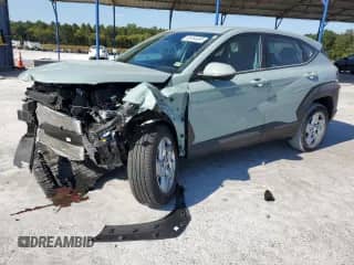 2024 Hyundai Kona SE z VIN KM8HACAB6RU175209, wystawiony jako Copart lot #80464865 z przebiegiem 12 280 mil mil oraz Szkoda całkowita • Salvage title. Historia ofert i sprzedaży dostępna na DreamBid. Obrazek 1.