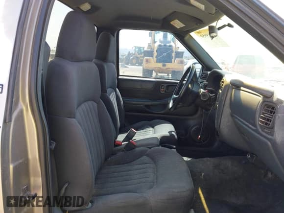 ✅ 2003 Chevrolet S-10 Work Truck • VIN: 1GCCS14X838190687 • Лот: 41919959. Опубликован ранее на IAAI с пробегом 157 165 миль. Бесплатный доступ к архиву аукционных продаж из США и подробный отчёт об истории автомобиля на DreamBid. Изображение 8.