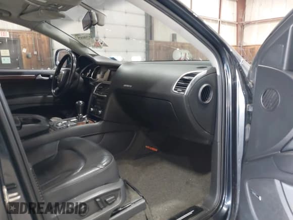 ✅ 2007 Audi Q7 Premium • VIN: WA1BY74L37D040908 • Lot: 43771516. Wystawiony na IAAI z przebiegiem 92 684 mil. Bezpłatny archiwum sprzedaży aukcyjnych z USA i szczegółowy raport historii pojazdu na DreamBid. Zdjęcie 5.