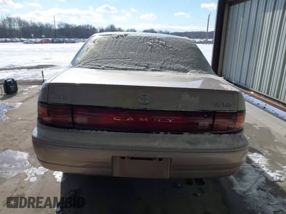 ✅ 1994 Toyota Camry LE • VIN: 4T1GK12E2RU002762 • Lot: 41376893. Listed on IAAI with 100,375 mi. Free auction sales archive from the USA and detailed vehicle history report at DreamBid. Image 16.