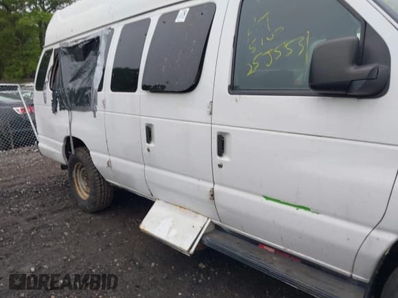 ✅ 2013 Ford Econoline Cargo Commercial • VIN: 1FTNS2EL2DDA39203 • Lot: 42386138. Wystawiony na IAAI z przebiegiem Nie podano. Bezpłatny archiwum sprzedaży aukcyjnych z USA i szczegółowy raport historii pojazdu na DreamBid. Zdjęcie 6.