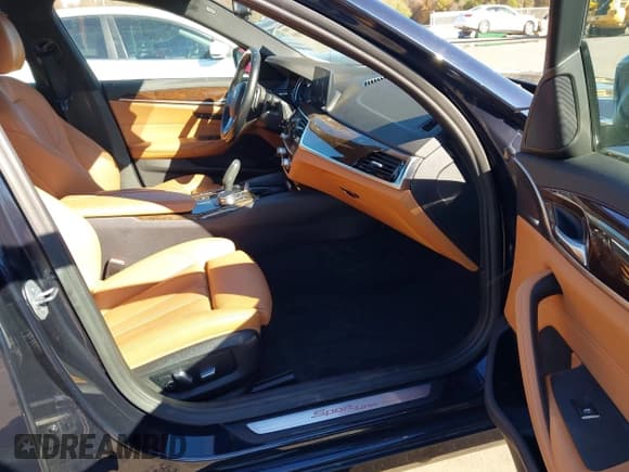 ✅ 2018 BMW 5 Series 530i xDrive • VIN: WBAJA7C56JWC76974 • Lot: 43649989. Listed on IAAI with 113,725 mi. Free auction sales archive from the USA and detailed vehicle history report at DreamBid. Image 5.