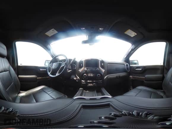 2019 Chevrolet Silverado 1500 High Country z VIN 3GCUYHED6KG169118, wystawiony jako IAAI lot #39540984 z przebiegiem 107 356 mil mil oraz . Historia ofert i sprzedaży dostępna na DreamBid. Obrazek 18.