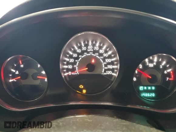 ✅ 2014 Chrysler 200 LX • VIN: 1C3CCBAB9EN210143 • Lot: 62990225. Wystawiony na Copart z przebiegiem 198 620 mil. Bezpłatny archiwum sprzedaży aukcyjnych z USA i szczegółowy raport historii pojazdu na DreamBid. Zdjęcie 9.