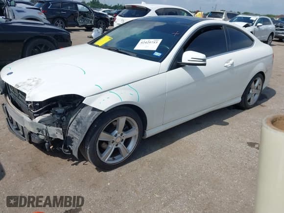 ✅ 2015 Mercedes-Benz C 250 • VIN: WDDGJ4HB2FG406506 • Lot: 42429753. Wystawiony na IAAI z przebiegiem 125 609 mil. Bezpłatny archiwum sprzedaży aukcyjnych z USA i szczegółowy raport historii pojazdu na DreamBid. Zdjęcie 17.