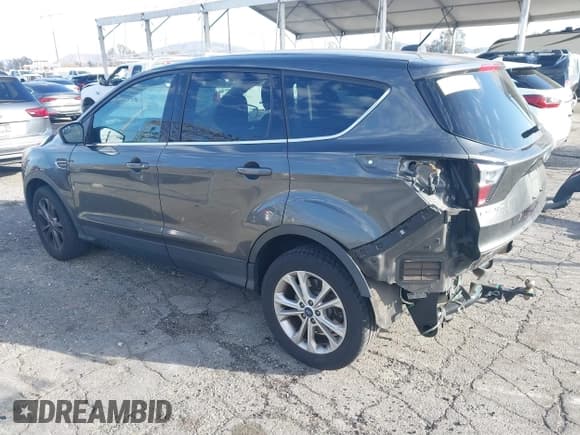 ✅ 2017 Ford Escape SE • VIN: 1FMCU9GD6HUB87002 • Lot: 41692708. Wystawiony na IAAI z przebiegiem 112 093 mil. Bezpłatny archiwum sprzedaży aukcyjnych z USA i szczegółowy raport historii pojazdu na DreamBid. Zdjęcie 3.