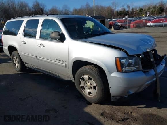 2014 Chevrolet Suburban LT with VIN 1GNSKJE75ER152008, listed as a IAAI auction lot 40938852 with 210,489 mi miles and . Bid and sale history available at DreamBid. Image 1.