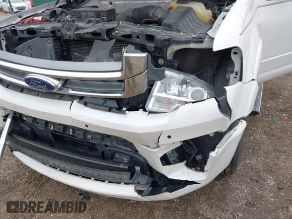 ✅ 2015 Ford Expedition Limited • VIN: 1FMJU2AT3FEF14056 • Lot: 41700795. Wystawiony na IAAI z przebiegiem 131 667 mil. Bezpłatny archiwum sprzedaży aukcyjnych z USA i szczegółowy raport historii pojazdu na DreamBid. Zdjęcie 6.