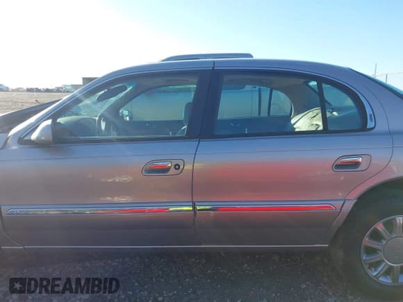 ✅ 2002 Lincoln Continental • VIN: 1LNHM97V12Y699605 • Lot: 41235748. Listed on IAAI with Not provided. Free auction sales archive from the USA and detailed vehicle history report at DreamBid. Image 15.