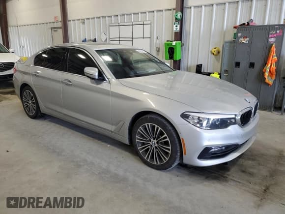 ✅ 2018 BMW 5 Series 540i • VIN: WBAJE5C5XJG918502 • Lot: 44766125. Wystawiony na Copart z przebiegiem 41 805 mil. Bezpłatny archiwum sprzedaży aukcyjnych z USA i szczegółowy raport historii pojazdu na DreamBid. Zdjęcie 4.