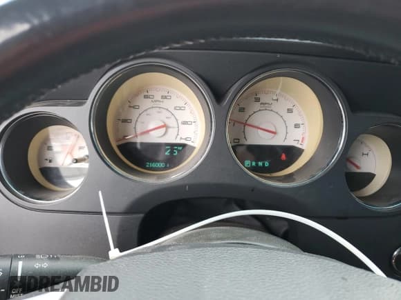 ✅ 2011 Dodge Challenger • VIN: 2B3CJ4DG6BH604466 • Lot: 42128995. Wystawiony na Copart z przebiegiem 216 000 mil. Bezpłatny archiwum sprzedaży aukcyjnych z USA i szczegółowy raport historii pojazdu na DreamBid. Zdjęcie 9.