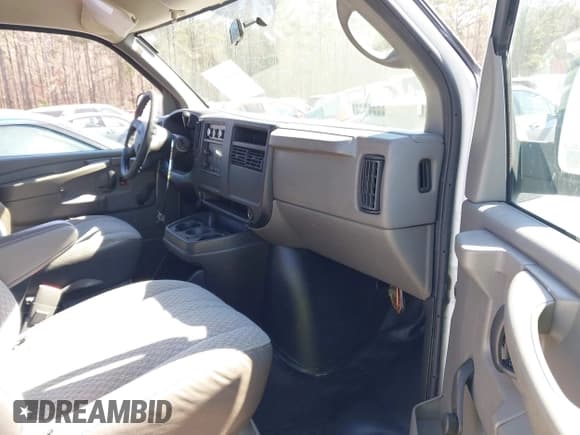 ✅ 2005 GMC Savana Cargo • VIN: 1GTFG15X451230398 • Лот: 41666945. Опубликован ранее на IAAI с пробегом 251 720 миль. Бесплатный доступ к архиву аукционных продаж из США и подробный отчёт об истории автомобиля на DreamBid. Изображение 5.